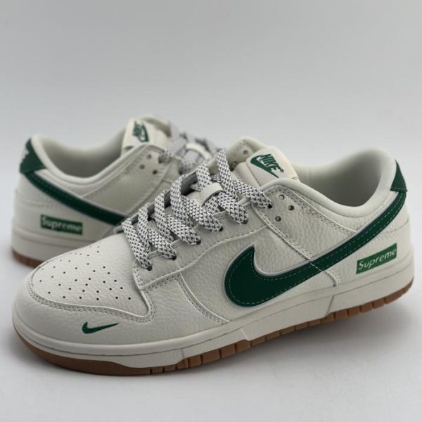 Nike SB Dunk Low x Supreme系列