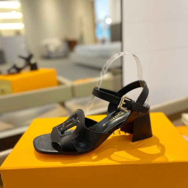 Louis Vuitton 專櫃最新走秀款涼鞋(0JQ36)