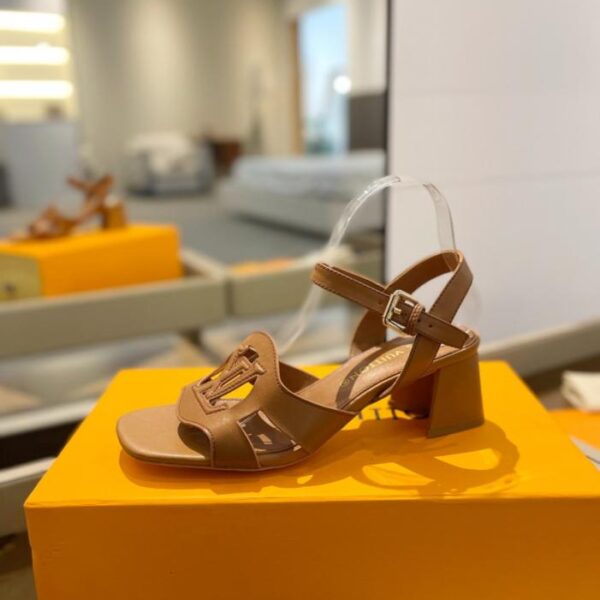 Louis Vuitton 專櫃最新走秀款涼鞋(GD0AW)