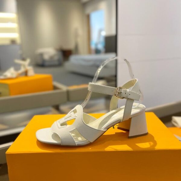 Louis Vuitton 專櫃最新走秀款涼鞋(I15RQ)