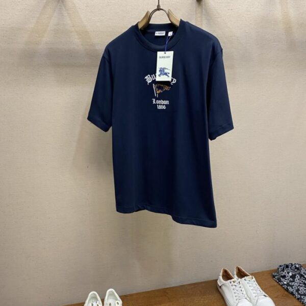 Burberry 格紋旗幟刺繡圓領短袖(R06TM0)